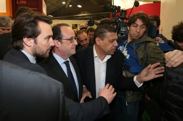 François Hollande face aux éleveurs au Salon de l’Agriculture de Paris