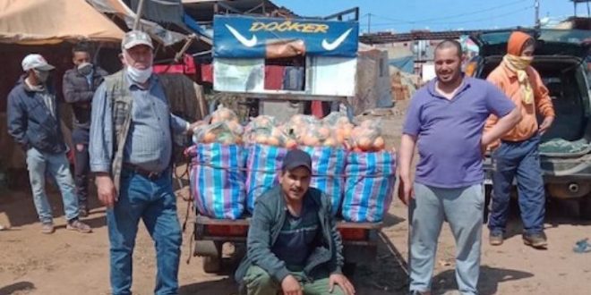 Fruits et légumes : Les commerçants des marchés de gros à l'aide des familles