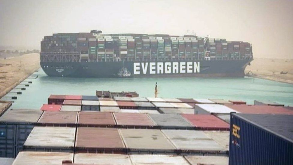 Canal de Suez : plus de 10 milliards $ de marchandises bloquées