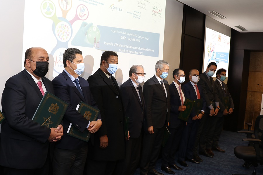 Signature d’une convention pour la lutte contre l’antibiorésistance